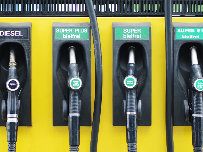 Benzinpreise, Dieselpreise, Spritpreise - Zapfsäule mit verschiedenen Spritsorten